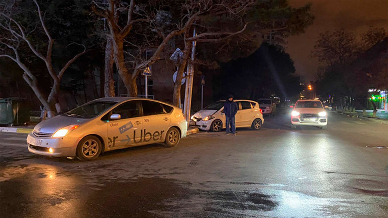 Nərimanov rayonunda “Prius” “STOP” nişanına məhəl qoymayaraq qəza törədib