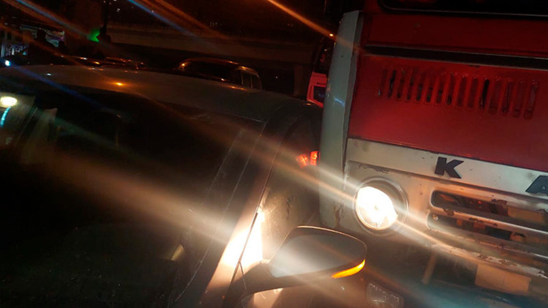 Metronun “20 Yanvar” stansiyası yaxınlığında eyni zamanda 2 avtoqəza baş verib