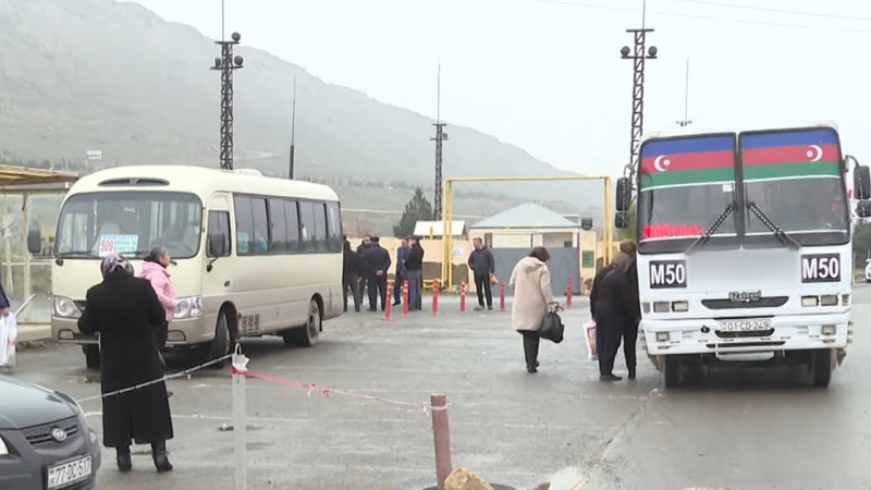 İşə getmək üçün 3 marşrutu dəyişən sakinlər uyğun marşrut xətti istəyirlər
