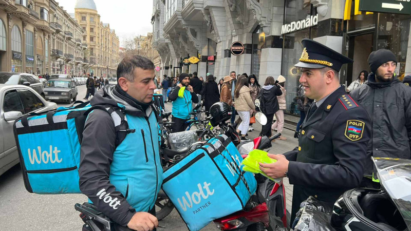 Polis əməkdaşları Bakıda aksiya keçiriblər
