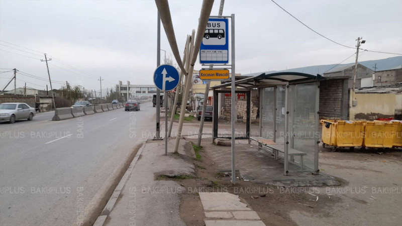 Xocəsən qəsəbəsində avtobus dayanacaqları yararsız vəziyyətə düşüb
