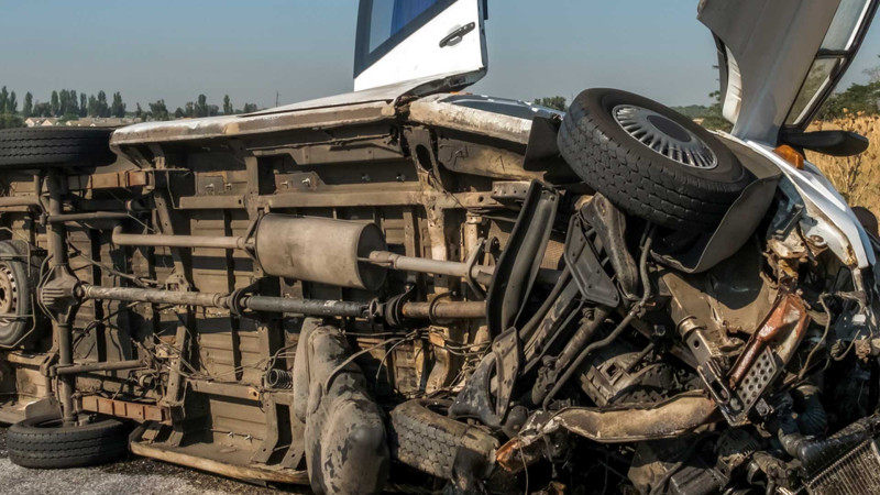 “Ağ şəhər”də betonqarışdıran maşın aşıb