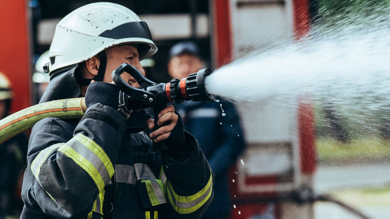 Nərimanovda hotel yanıb