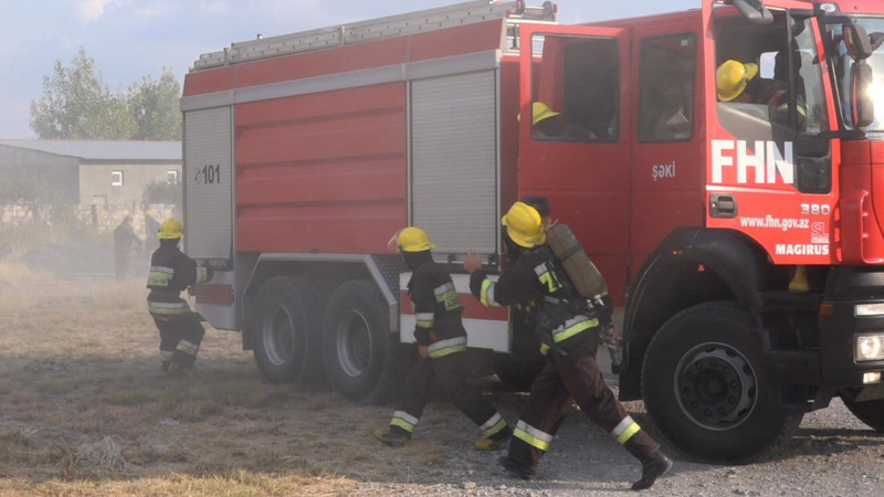 Dövlət Sərhəd Xidmətinin akademiyasında yanğın başlayıb - Yenilənib