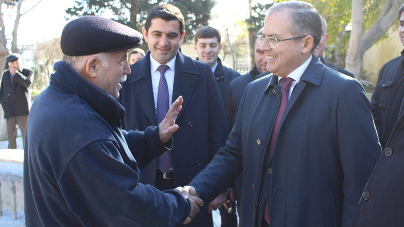Səbailin icra başçısı sakinlərin müraciətlərini dinləyib