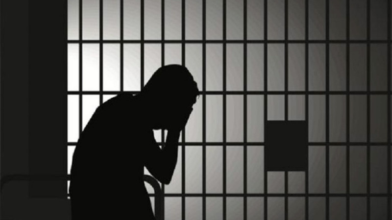 Dostunu öldürüb, sonra basdıran qatil həbsxanada ölüb