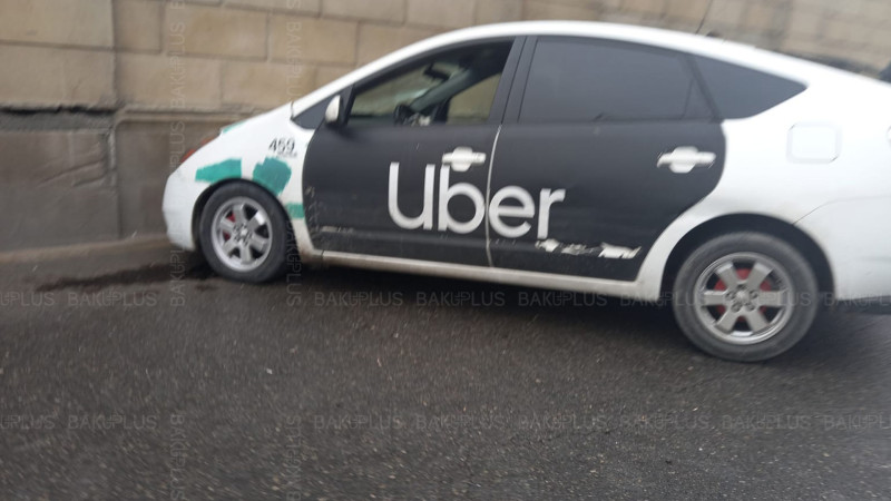 Mətbuat prospektində “Prius” divara çarpılıb
