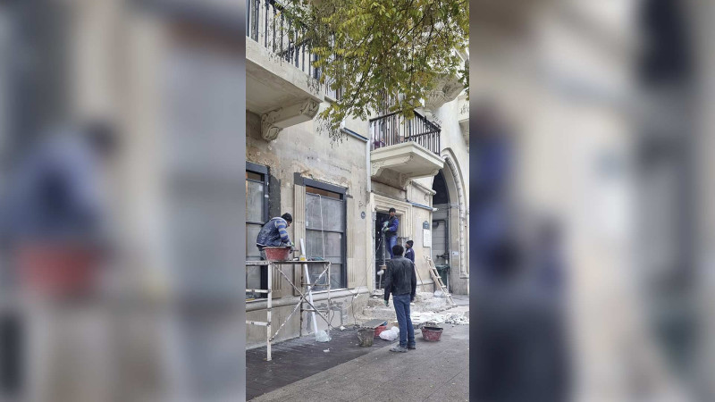 Bakıda memarlıq binasının fasadını zədələyiblər
