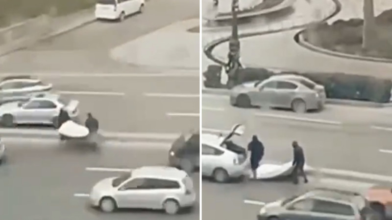 “Prius”un üzərində döşək daşıyan sürücü cərimələnib