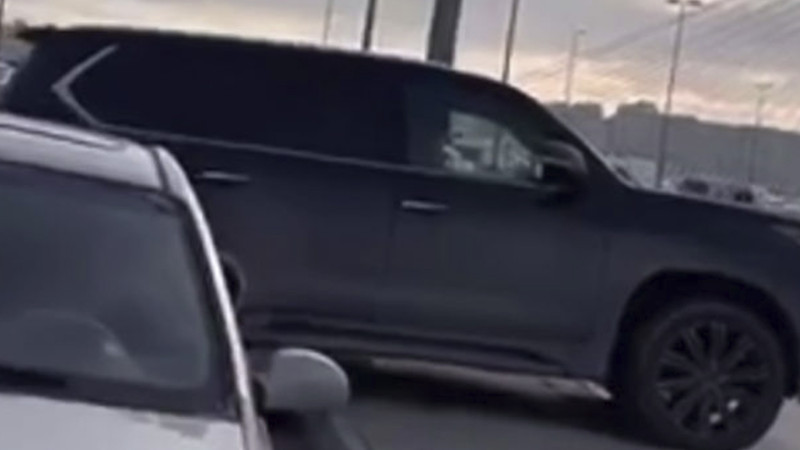 Tıxacdan yayınmaq üçün yol qaydalarını pozan sürücü cəzalanıb