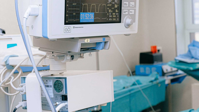 Xətai rayonunda sərxoş piyada körpüdən yıxılıb