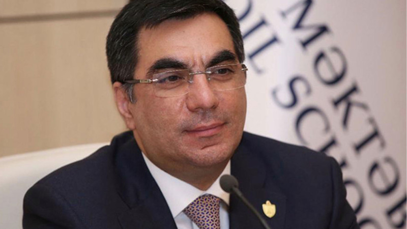 Prezident Bakı Ali Neft Məktəbinin rektorunu təltif edib