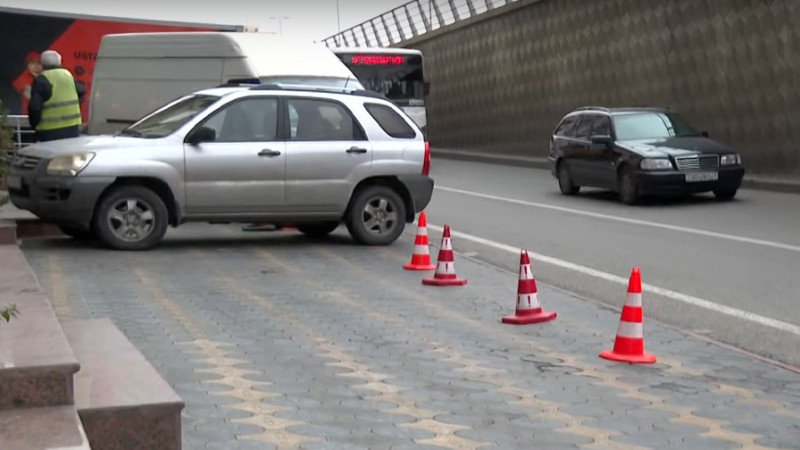 Bakıda obyektlərin sahibkarları səkiləri zəbt edirlər