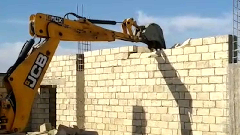 Pirşağı qəsəbəsində qanunsuz tikili sökülüb