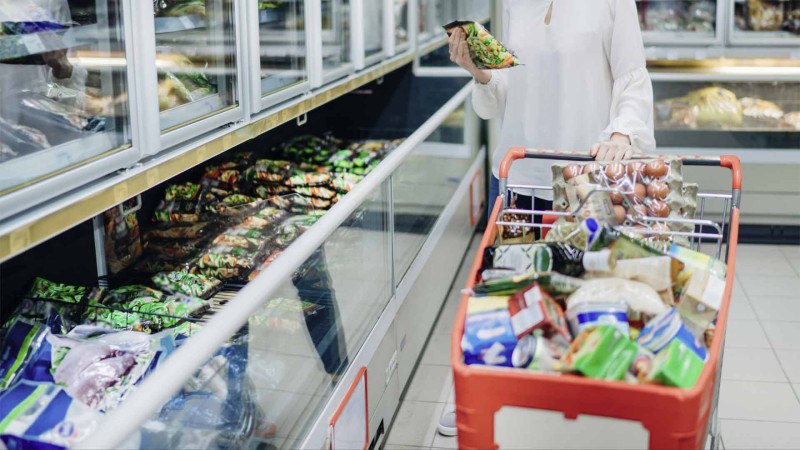 Bakıda qadın supermarketdən 10 gün dalbadal oğurluq edib