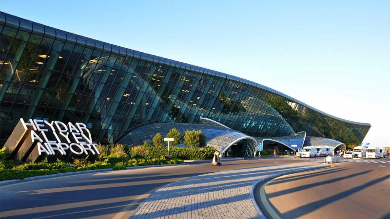Frankfurt-Astana reysi Bakıya eniş edib