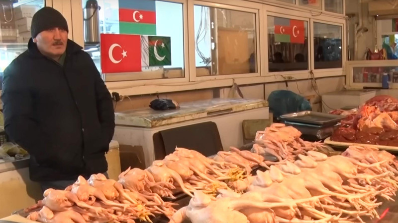 Üçü on manata: Bakıda zərərli toyuq əti satılır
