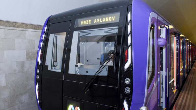 Metronun “Nizami” stansiyasında insan sıxlığı yaranıb
