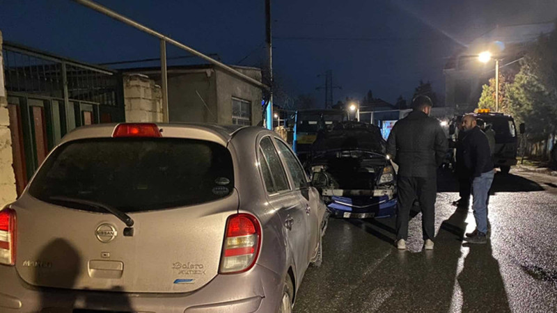 Zabrat-1 qəsəbəsində “Nissan” və “Prius” toqquşub