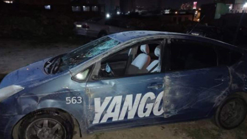 Səbail rayonunda qəza nəticəsində “Prius” aşıb