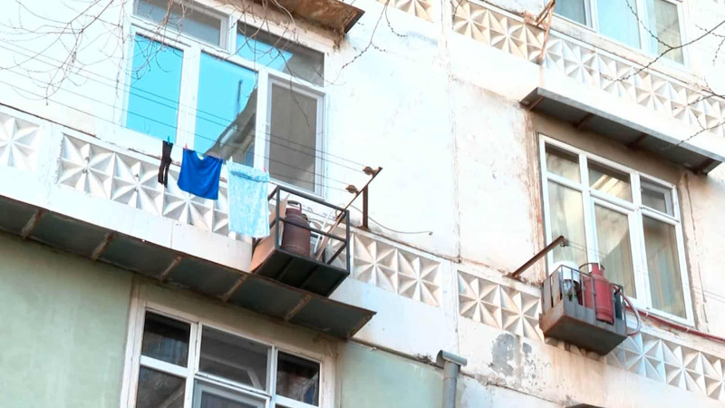 Binəqədi: Əcəmi Naxçıvani küçəsində 31 illik binaya qaz xətti çəkilməyib
