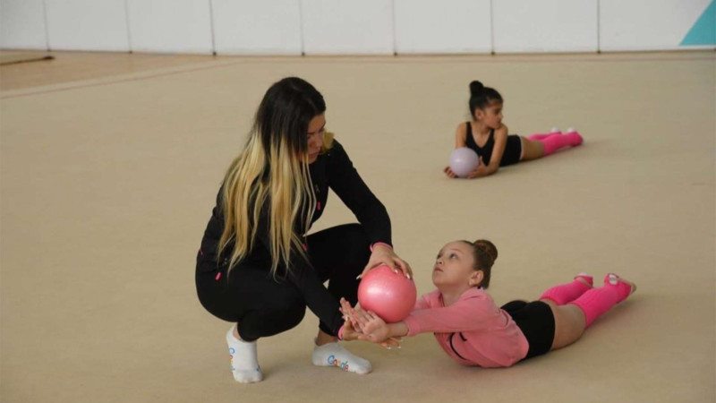 Bakıda balaca bədii gimnastlar təlim-məşq toplanışında iştirak edirlər