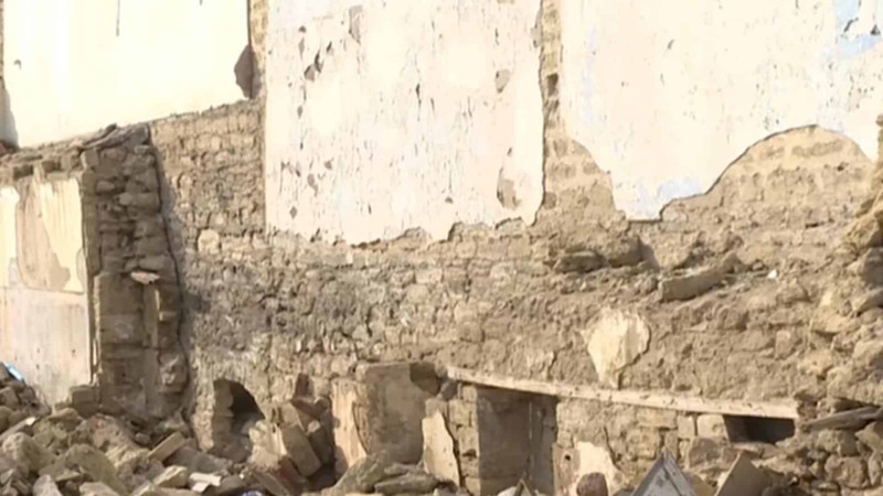 Bakının mərkəzində olan qədimi tikiliyə niyə müdaxilə olunmur?