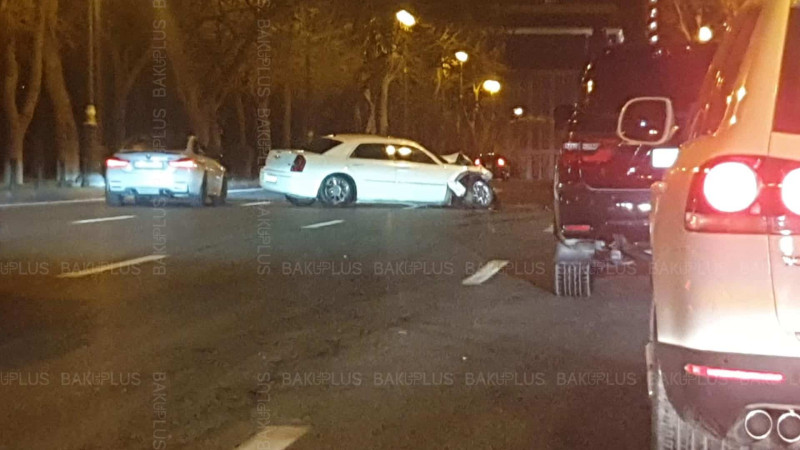 Zorge parkının yaxınlığında “Chrysler” “Toyota” ilə toqquşub - VİDEO
