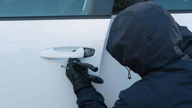 Türkan qəsəbəsində silsilə oğurluqlar: iki ev, bir avtomobil qarət edilib