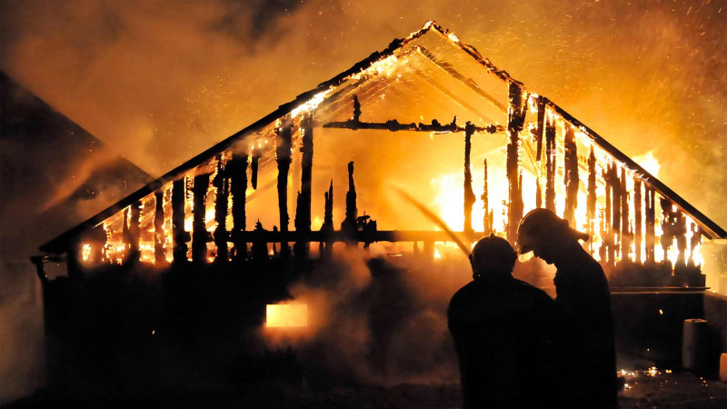 Xəzər rayonunda 675 kv.m sahəsi olan evdə yanğın baş verib