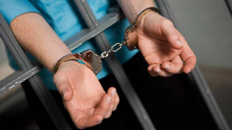 Öz evini qarət edən gənc saxlanılıb