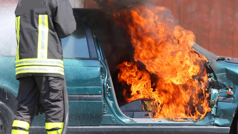 Nərimanov rayonunda avtomobildə yanğın olub