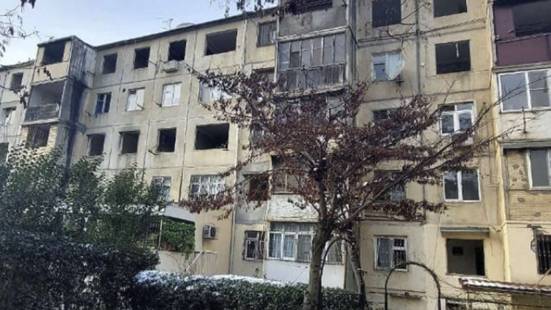 Bakıda daha bir yaşayış binası sökülür