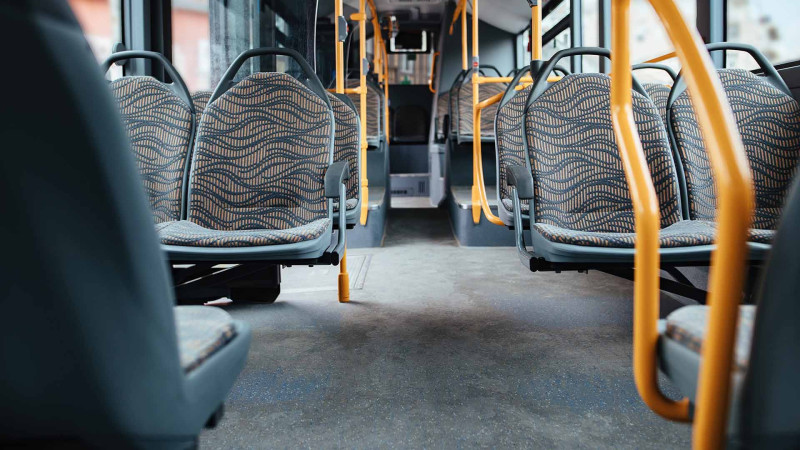 Bakıda sərnişin avtobusu insanları təhlükə altına atıb