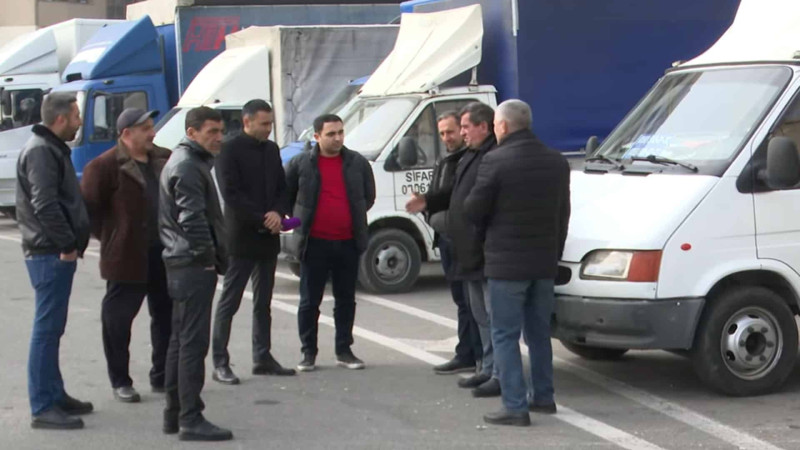 Ukrayna dairəsində illərlə parklanan yük avtomobilləri cərimələnib