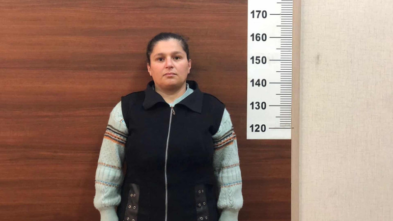 Xətai rayonunda xadimə evdən 39 min manat oğurlayıb