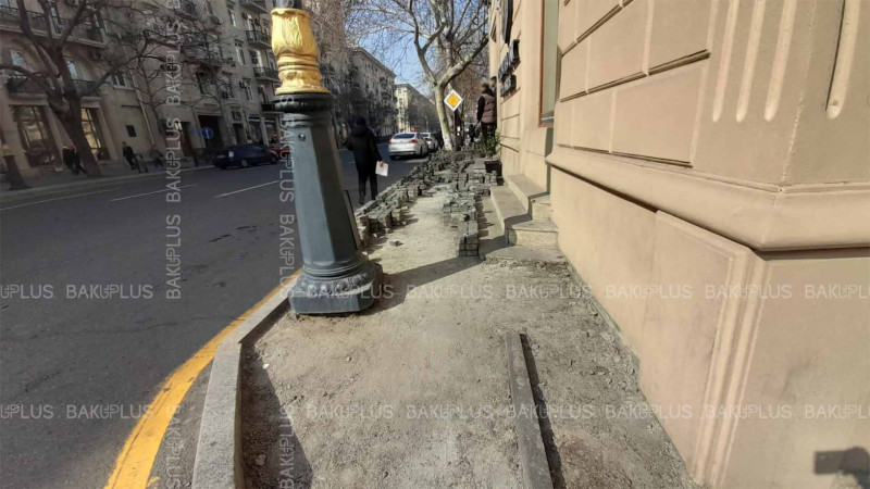 Azərbaycan prospektində səkilər təmir olunur