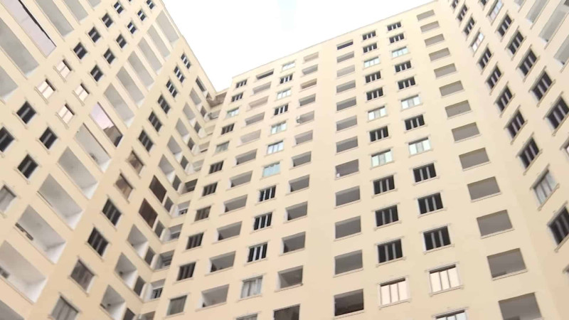 17 mərtəbəli binanın 1000 dərdi: sakinlər evə köçdükləri andan kommunal problemlərini həll edə bilmirlər