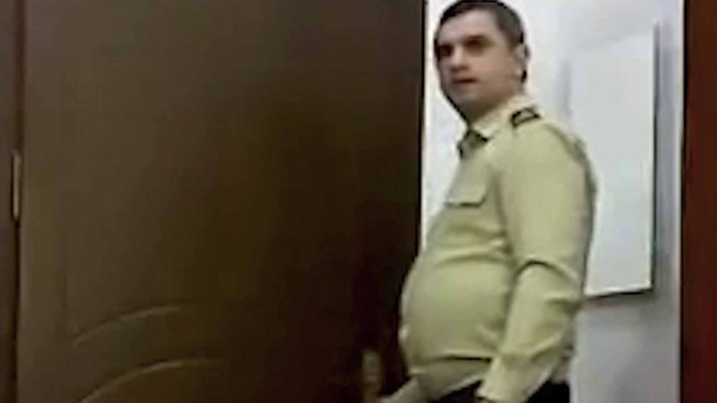 İntim videoları yayılan qadın FHN-in polkovnikindən 190.000 istəyib