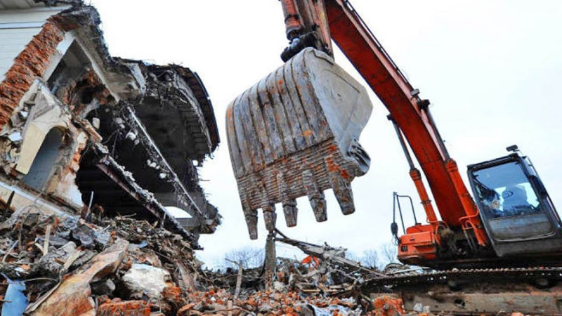Nərimanov rayonunda köhnə bina sökülür: sakinlərə kompensasiya təklif olunub