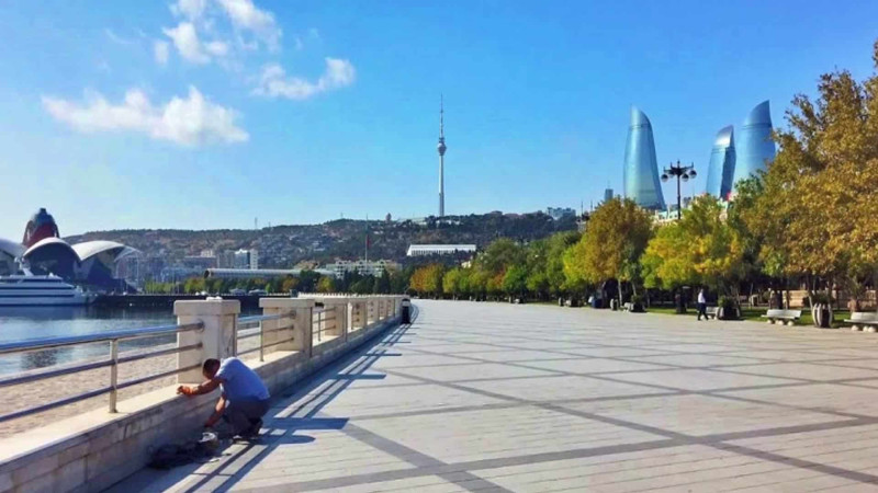 Dənizkənarı bulvarda qadın meyiti tapılıb