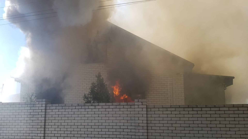 Qaradağda yaşayış evində yanğın: 1 nəfər tüstüdən zəhərlənib