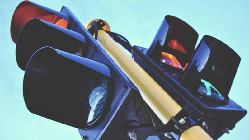 Bakının prospektində piyadalar və sürücülər üçün təhlükəli vəziyyət yaranıb