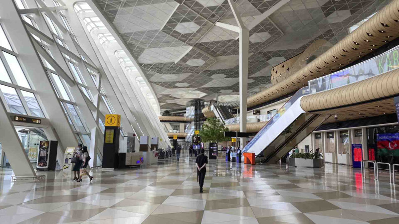 Bakı aeroportunda bir nəfər öz damarlarını kəsib