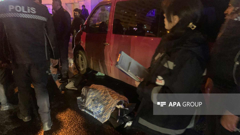Bakıda yanan mikroavtobusu söndürmək istəyən sürücü ürəktutmadan ölüb