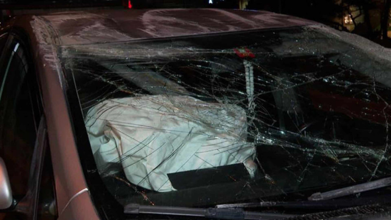 Nərimanovda motosiklet avtomobillə toqquşub: xəsarət alan var