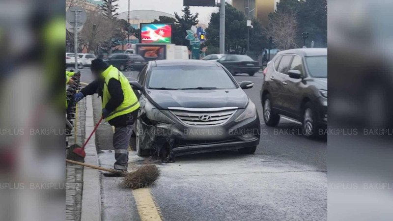 Bakının mərkəzində avtomobil yanıb
