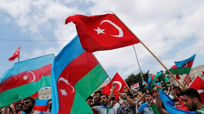Mağazalarda Türkiyə bayrağına tələbat artıb
