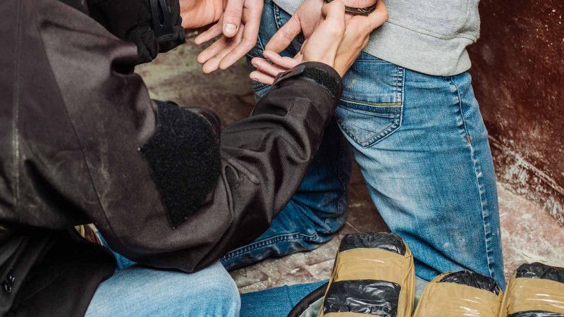 Bakı sakini Kürdəmirdə sərxoş halda və narkotiklə tutulub