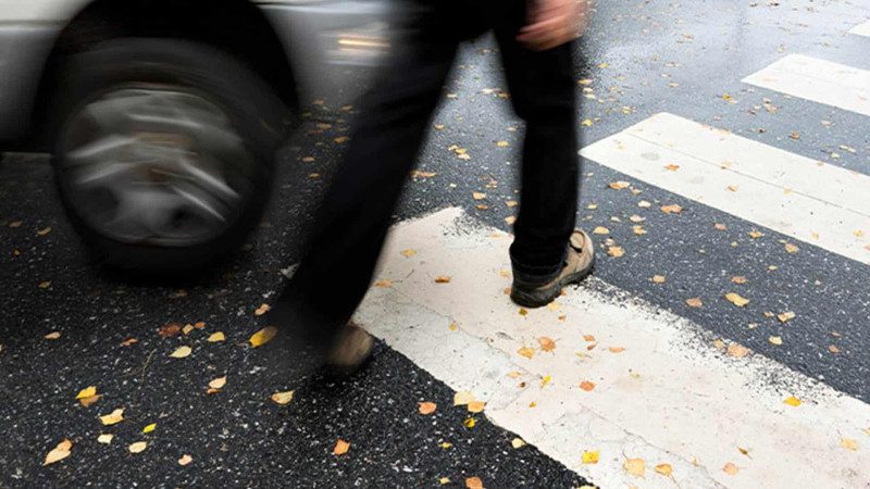 Xəzər rayonunda 19 yaşlı oğlanı avtomobil vurub